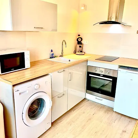 Jade Apartment *